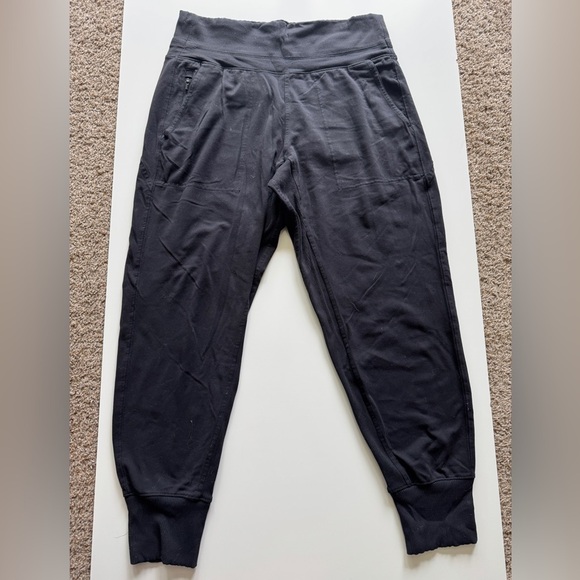 Athleta Venice Cropped Jogger Pant Size Medium Petite Black - Picture 1 of 4